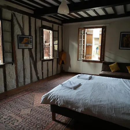Charming 3 Bed With 2 Bath House In Medieval Village 別荘 *